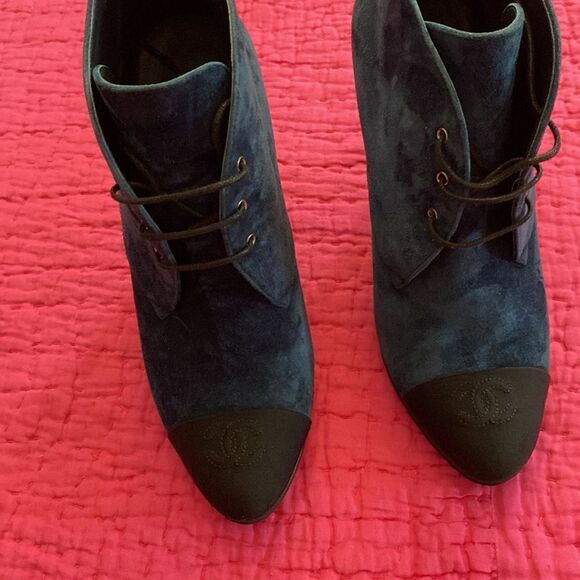 Chanel suede gros-grain pearl lace up booties, 38,5( 8) - Picture 4 of 14